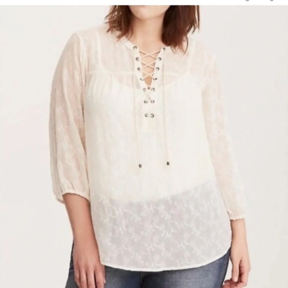Torrid Women Embroidered Blouse Floral Plus Size 0 Chiffon Sheer Cream Casual